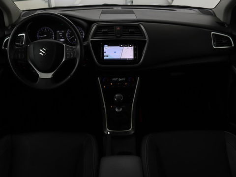 Suzuki S-Cross 1.4 Boosterjet Stijl Smart Hybrid | Panoramadak | Leder | Trekhaak | Stoelverwarming | Adaptive cruise | Full LED