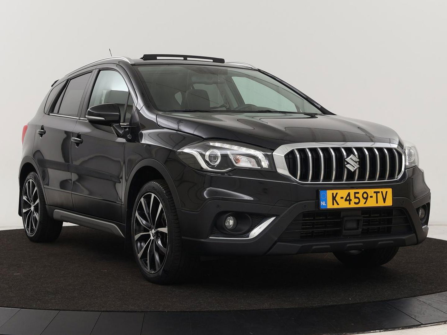 Suzuki S-Cross 1.4 Boosterjet Stijl Smart Hybrid | Panoramadak | Leder | Trekhaak | Stoelverwarming | Adaptive cruise | Full LED
