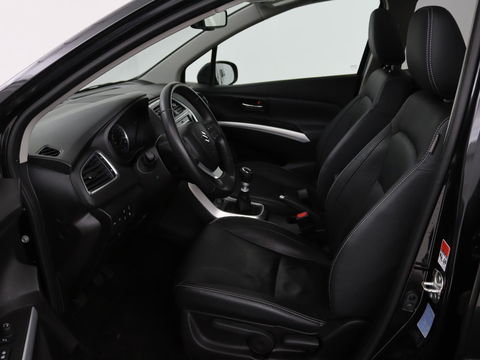 Suzuki S-Cross 1.4 Boosterjet Stijl Smart Hybrid | Panoramadak | Leder | Trekhaak | Stoelverwarming | Adaptive cruise | Full LED