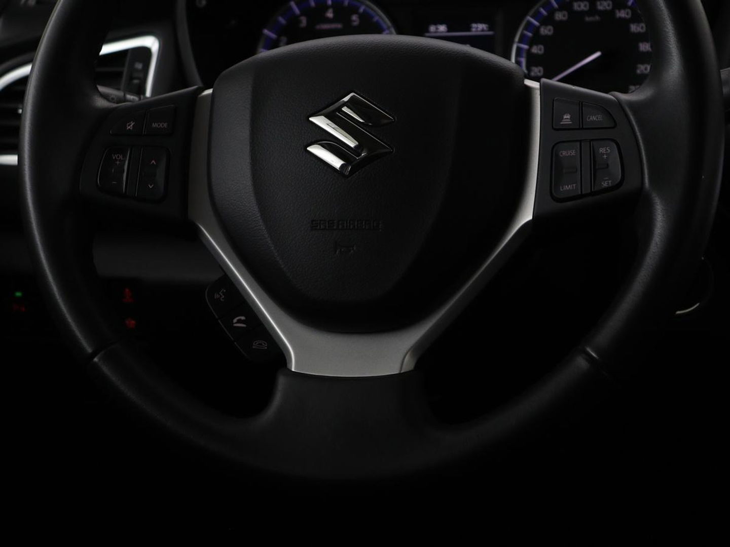 Suzuki S-Cross 1.4 Boosterjet Stijl Smart Hybrid | Panoramadak | Leder | Trekhaak | Stoelverwarming | Adaptive cruise | Full LED