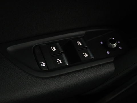 Audi Q5 50 TFSI e quattro S edition | Stoelverwarming | Adaptive cruise | Camera | Navigatie | Full LED | Virtual Cockpit | Climate control | Parkeerhulp