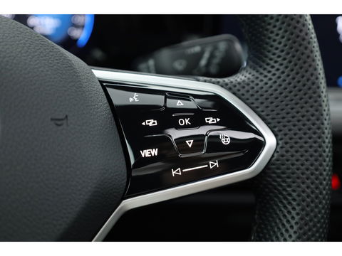 Volkswagen Golf 1.4 eHybrid GTE | HUD | Pano | IQ. Light | 18'' | Stoel- Stuurverw. | Apple CarPlay
