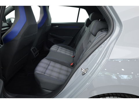 Volkswagen Golf 1.4 eHybrid GTE | HUD | Pano | IQ. Light | 18'' | Stoel- Stuurverw. | Apple CarPlay