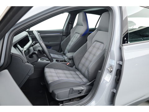 Volkswagen Golf 1.4 eHybrid GTE | HUD | Pano | IQ. Light | 18'' | Stoel- Stuurverw. | Apple CarPlay
