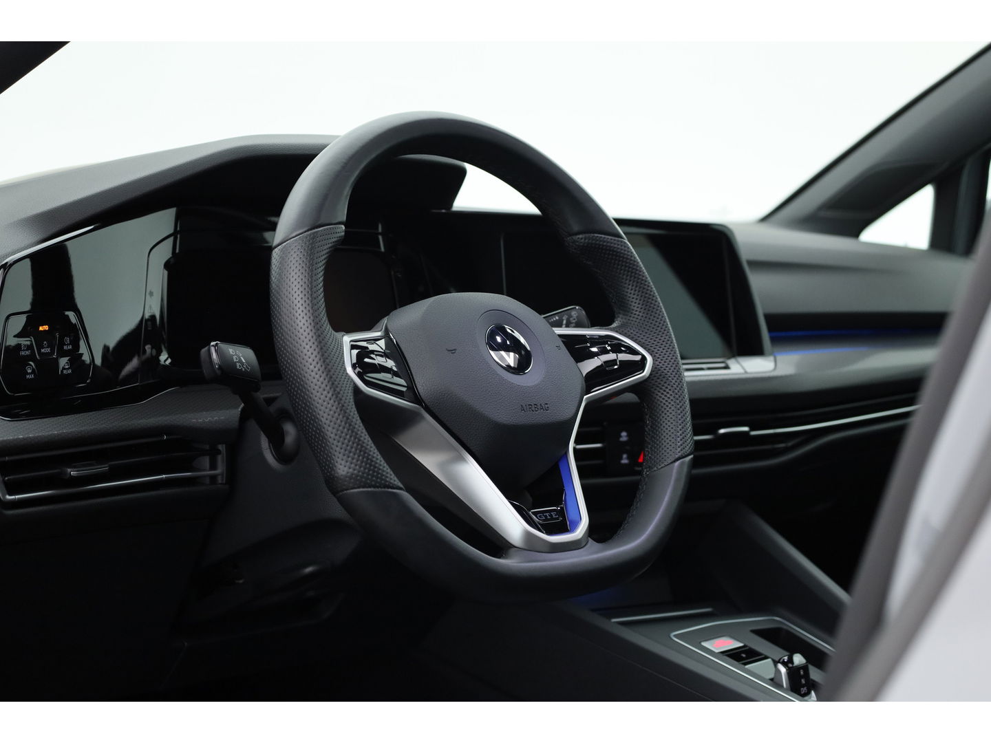 Volkswagen Golf 1.4 eHybrid GTE | HUD | Pano | IQ. Light | 18'' | Stoel- Stuurverw. | Apple CarPlay
