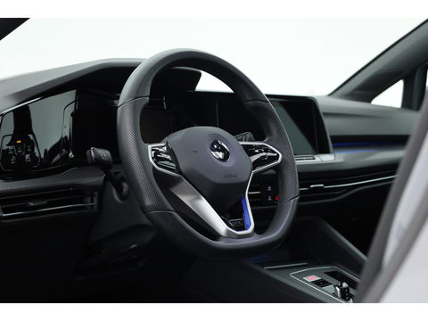 Volkswagen Golf 1.4 eHybrid GTE | HUD | Pano | IQ. Light | 18'' | Stoel- Stuurverw. | Apple CarPlay