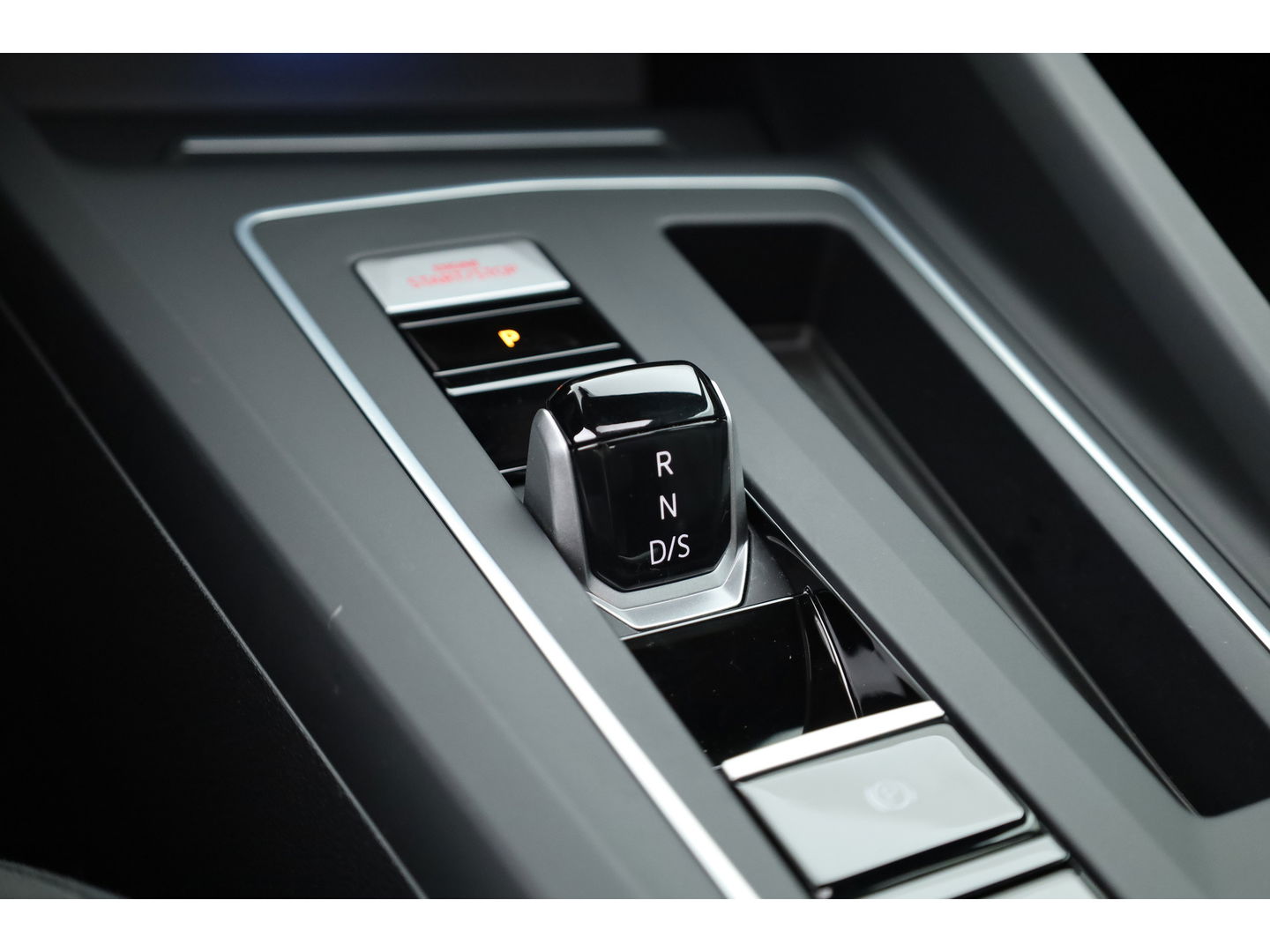 Volkswagen Golf 1.4 eHybrid GTE | HUD | Pano | IQ. Light | 18'' | Stoel- Stuurverw. | Apple CarPlay
