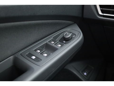 Volkswagen Golf 1.4 eHybrid GTE | HUD | Pano | IQ. Light | 18'' | Stoel- Stuurverw. | Apple CarPlay