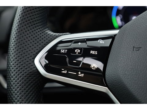 Volkswagen Golf 1.4 eHybrid GTE | HUD | Pano | IQ. Light | 18'' | Stoel- Stuurverw. | Apple CarPlay