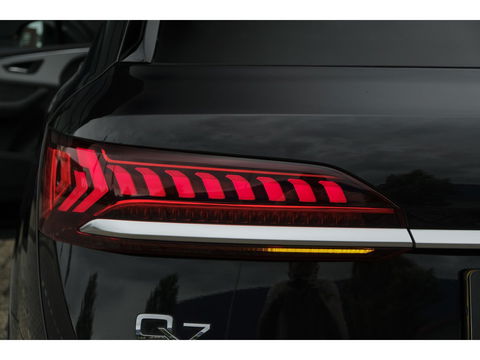Audi Q7 55 TFSIe 380pk Quattro Panoramadak Luchtvering RS-Leder ACC BlackOptic VirtualCockpit Navi-High Matrix Keyless Camera 22''