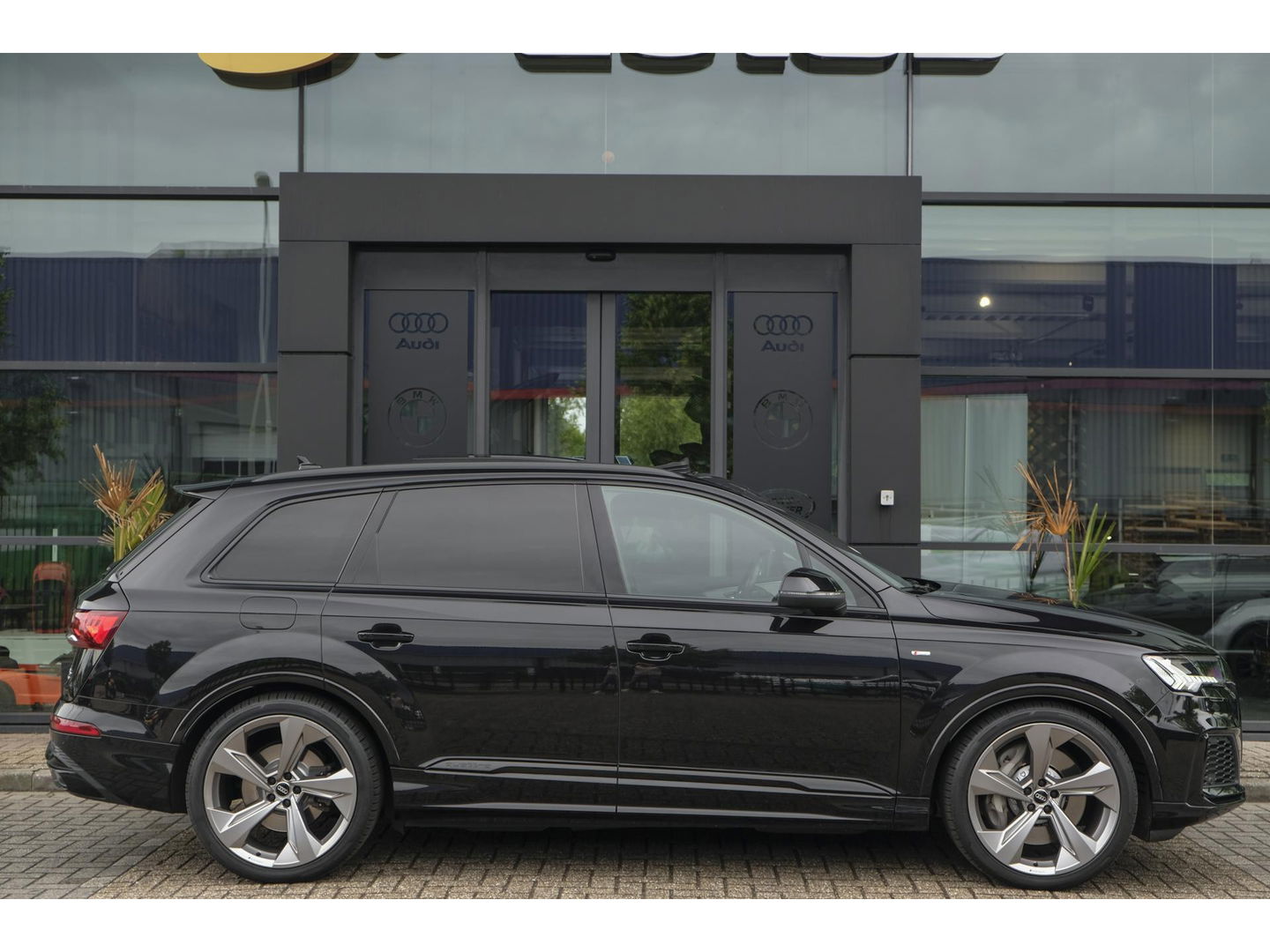 Audi Q7 55 TFSIe 380pk Quattro Panoramadak Luchtvering RS-Leder ACC BlackOptic VirtualCockpit Navi-High Matrix Keyless Camera 22''