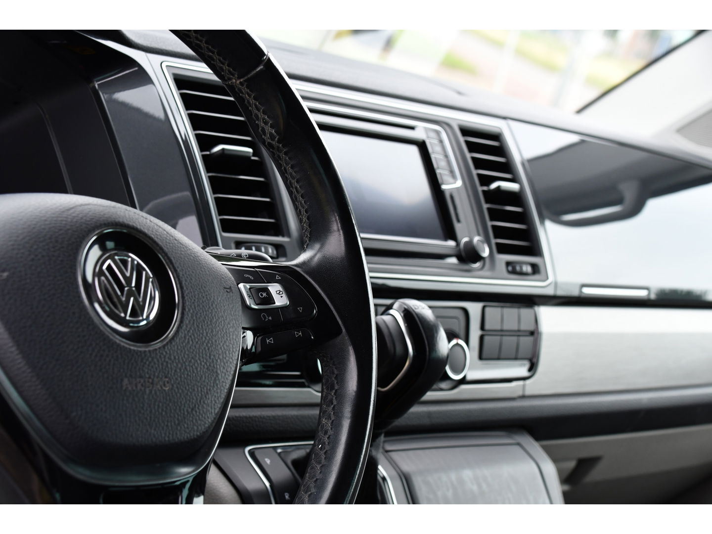 Volkswagen Transporter 2.0 TDI L2H1 DC Highline Adaptieve Cruise, LED, Carplay, NAVI, 204pk, Automaat, Uniek!