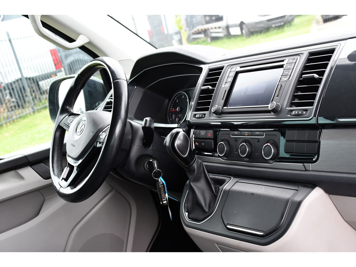 Volkswagen Transporter 2.0 TDI L2H1 DC Highline Adaptieve Cruise, LED, Carplay, NAVI, 204pk, Automaat, Uniek!