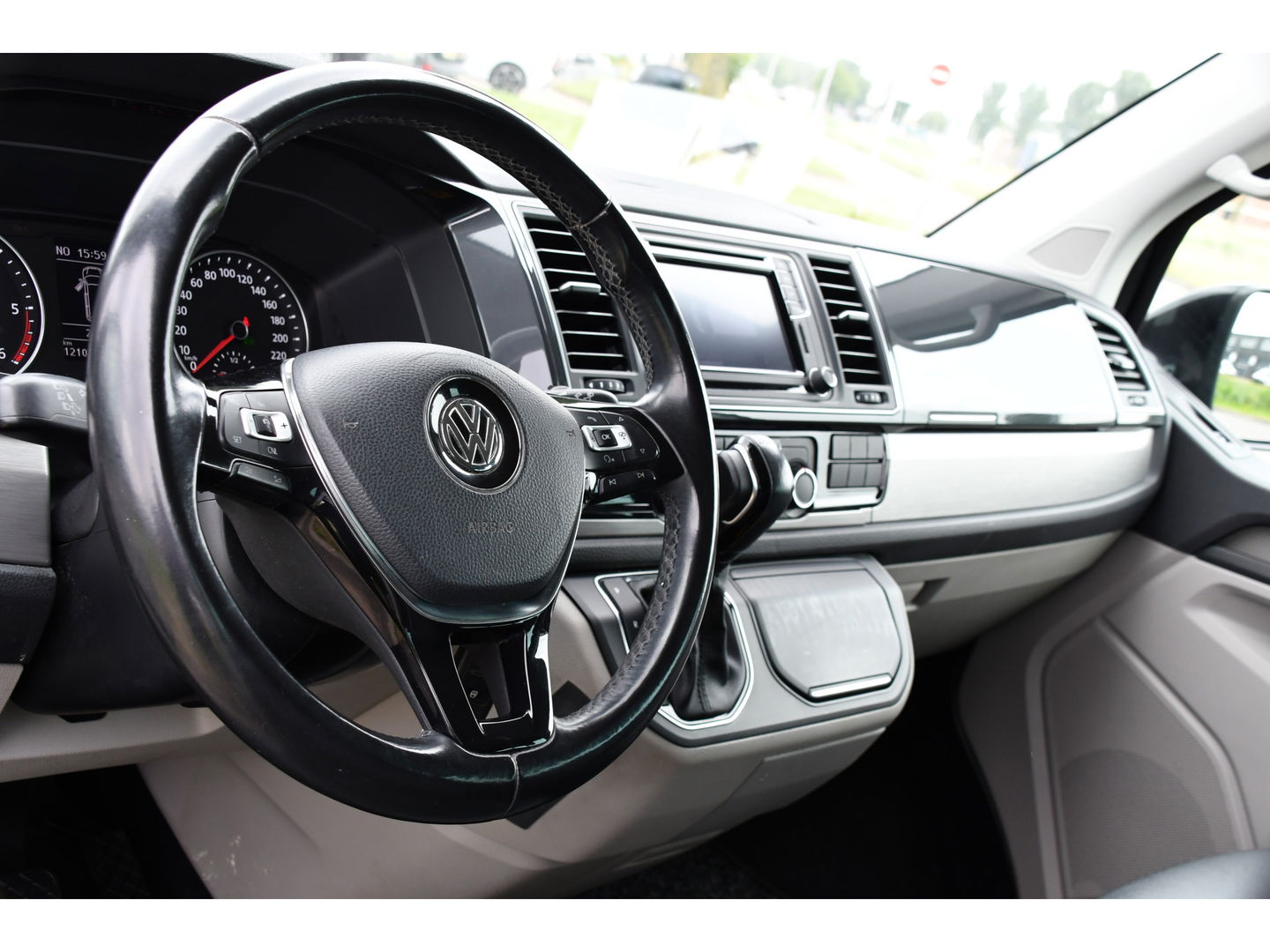 Volkswagen Transporter 2.0 TDI L2H1 DC Highline Adaptieve Cruise, LED, Carplay, NAVI, 204pk, Automaat, Uniek!