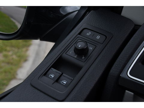 Volkswagen Transporter 2.0 TDI L2H1 DC Highline Adaptieve Cruise, LED, Carplay, NAVI, 204pk, Automaat, Uniek!