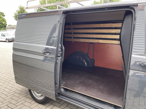 Volkswagen Transporter 2.0 TDI L1H1 Comfortline / vaste prijs rijklaar € 13.950 ex btw / lease vanaf € 235 / airco / cruise / trekhaak 2200 kg / imperial / euro 6 / achterklep