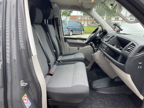 Volkswagen Transporter 2.0 TDI L1H1 Comfortline / vaste prijs rijklaar € 13.950 ex btw / lease vanaf € 235 / airco / cruise / trekhaak 2200 kg / imperial / euro 6 / achterklep