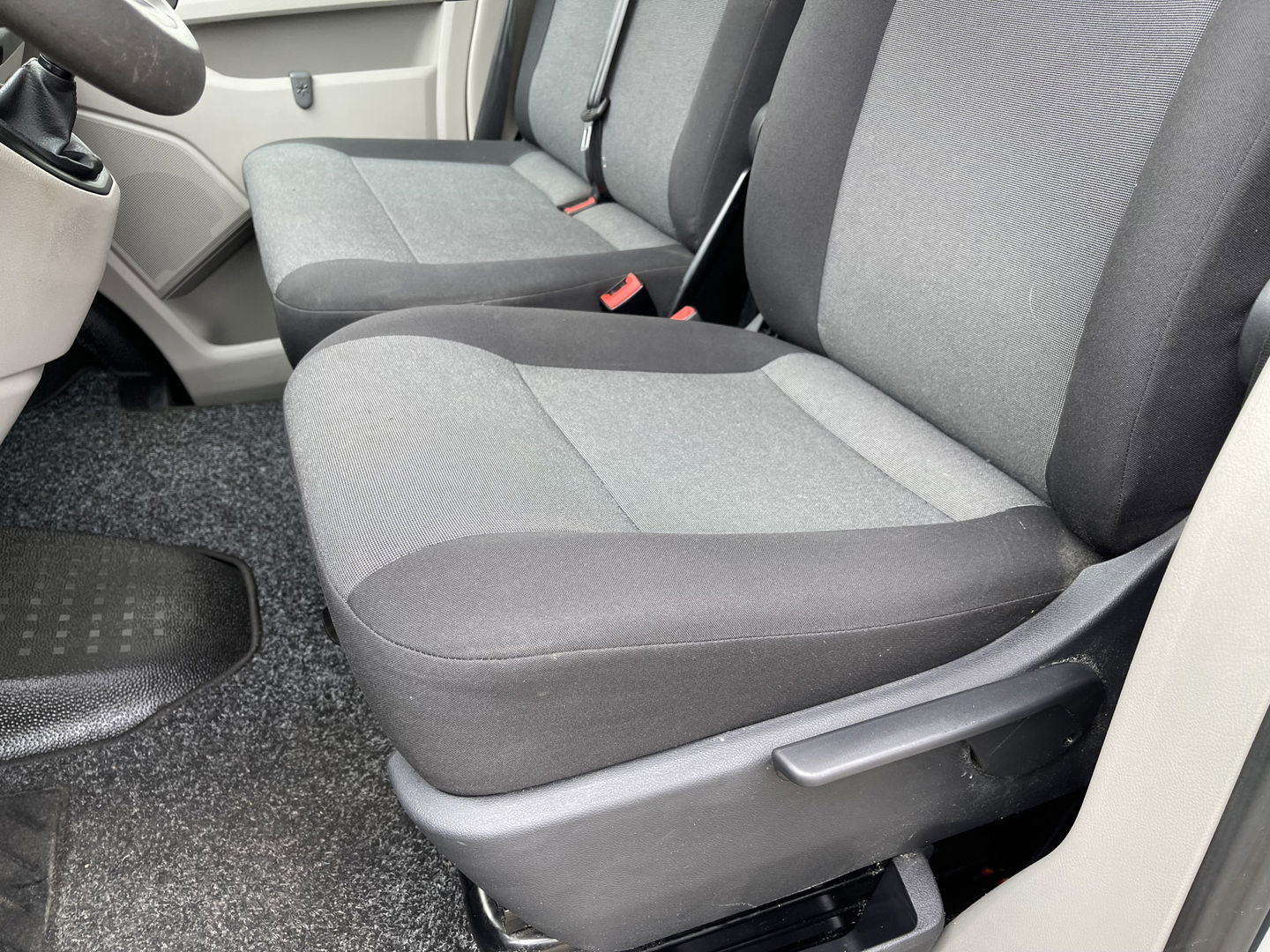Volkswagen Transporter 2.0 TDI L1H1 Comfortline / vaste prijs rijklaar € 13.950 ex btw / lease vanaf € 235 / airco / cruise / trekhaak 2200 kg / imperial / euro 6 / achterklep