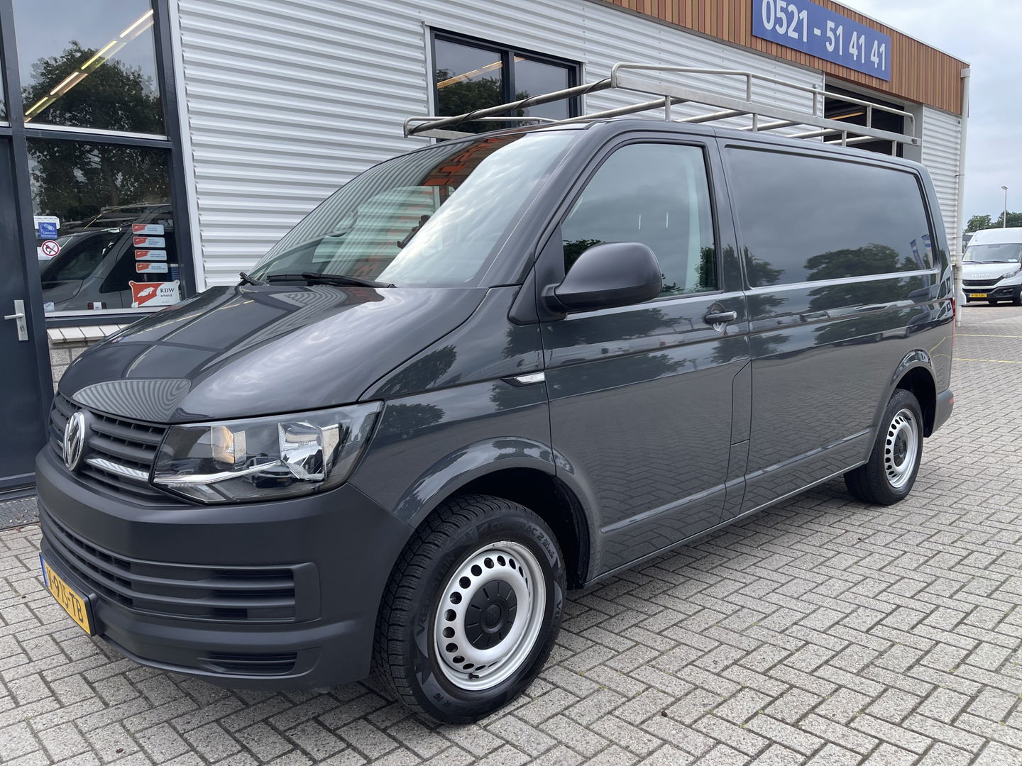 Volkswagen Transporter 2.0 TDI L1H1 Comfortline / vaste prijs rijklaar € 13.950 ex btw / lease vanaf € 235 / airco / cruise / trekhaak 2200 kg / imperial / euro 6 / achterklep