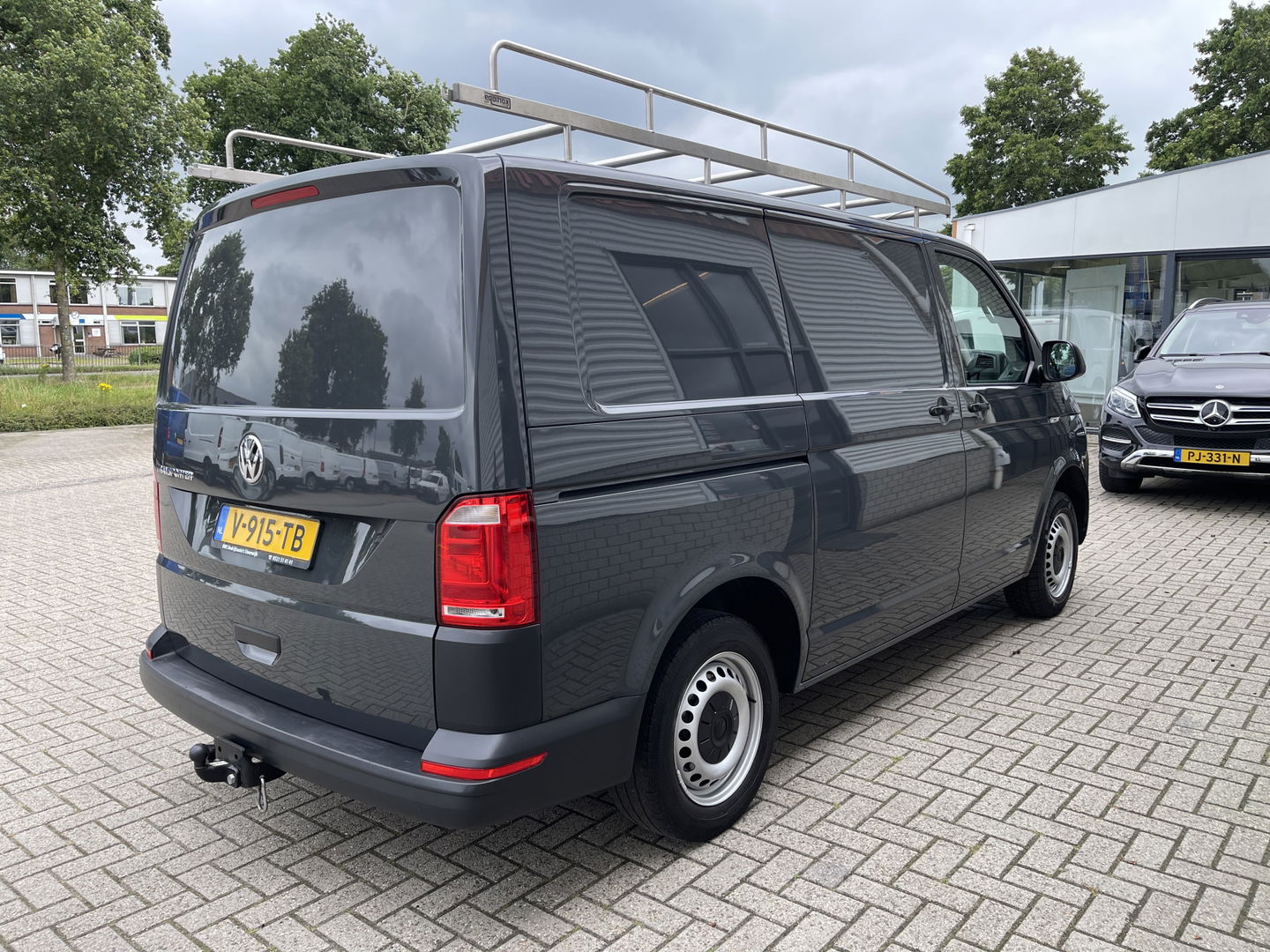 Volkswagen Transporter 2.0 TDI L1H1 Comfortline / vaste prijs rijklaar € 13.950 ex btw / lease vanaf € 235 / airco / cruise / trekhaak 2200 kg / imperial / euro 6 / achterklep
