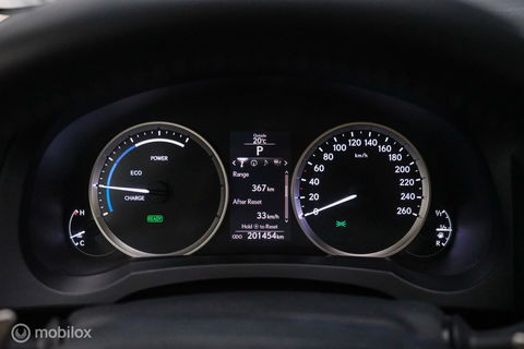 Lexus IS 300h Luxury Line | Dealer OH | Camera | Stoel + stuurwiel verwarming | Clima | LED | rijklaarprijs |