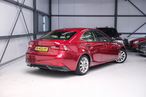 Lexus IS 300h Luxury Line | Dealer OH | Camera | Stoel + stuurwiel verwarming | Clima | LED | rijklaarprijs |