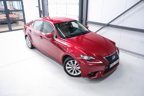Lexus IS 300h Luxury Line | Dealer OH | Camera | Stoel + stuurwiel verwarming | Clima | LED | rijklaarprijs |