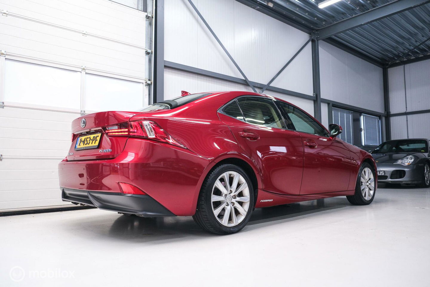 Lexus IS 300h Luxury Line | Dealer OH | Camera | Stoel + stuurwiel verwarming | Clima | LED | rijklaarprijs |