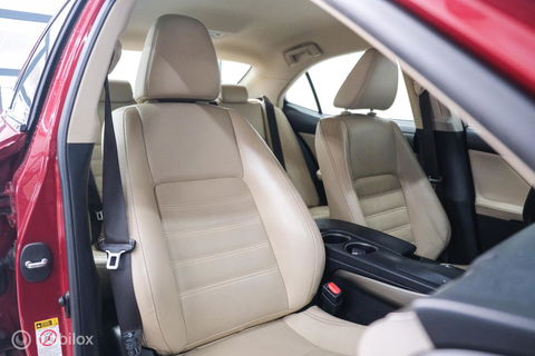 Lexus IS 300h Luxury Line | Dealer OH | Camera | Stoel + stuurwiel verwarming | Clima | LED | rijklaarprijs |
