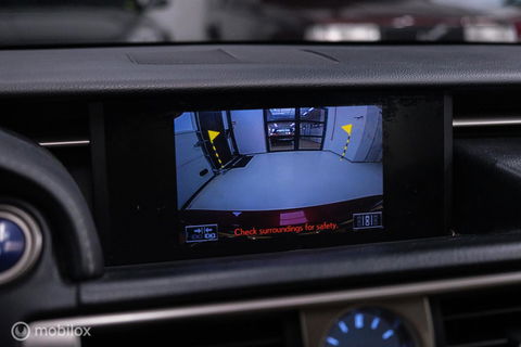 Lexus IS 300h Luxury Line | Dealer OH | Camera | Stoel + stuurwiel verwarming | Clima | LED | rijklaarprijs |