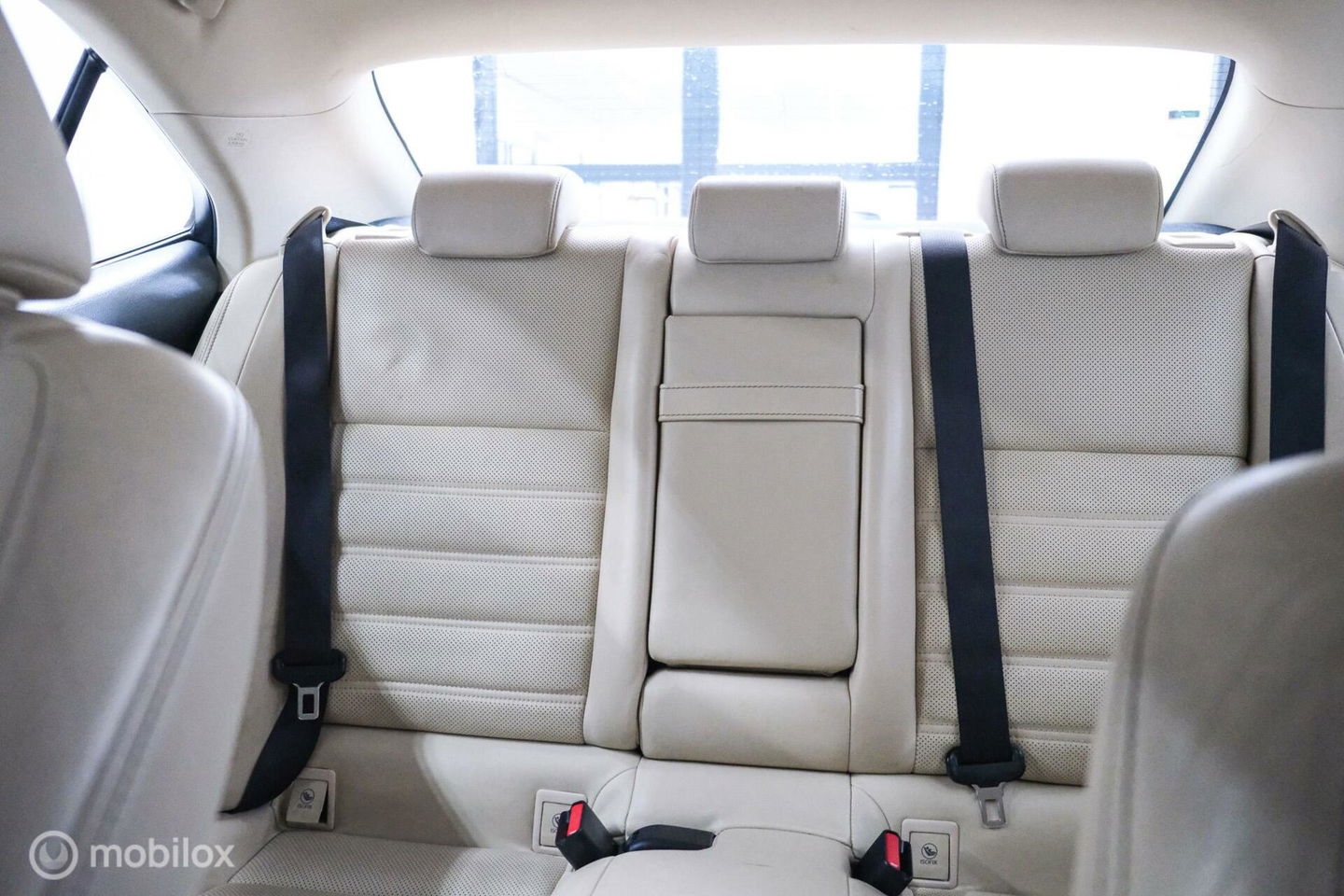 Lexus IS 300h Luxury Line | Dealer OH | Camera | Stoel + stuurwiel verwarming | Clima | LED | rijklaarprijs |