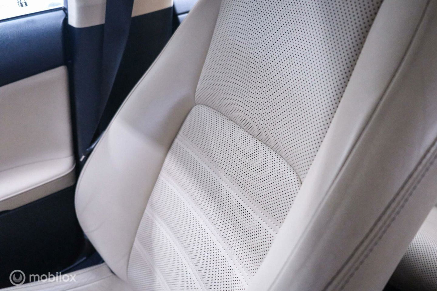 Lexus IS 300h Luxury Line | Dealer OH | Camera | Stoel + stuurwiel verwarming | Clima | LED | rijklaarprijs |