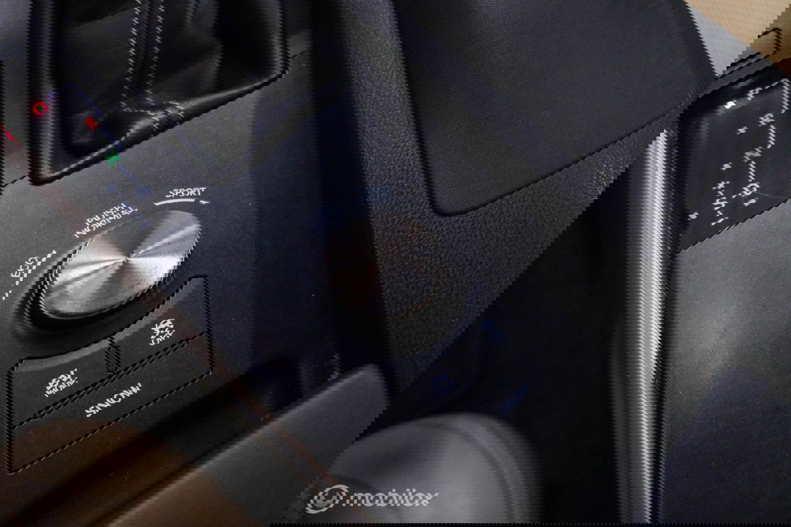Lexus IS 300h Luxury Line | Dealer OH | Camera | Stoel + stuurwiel verwarming | Clima | LED | rijklaarprijs |