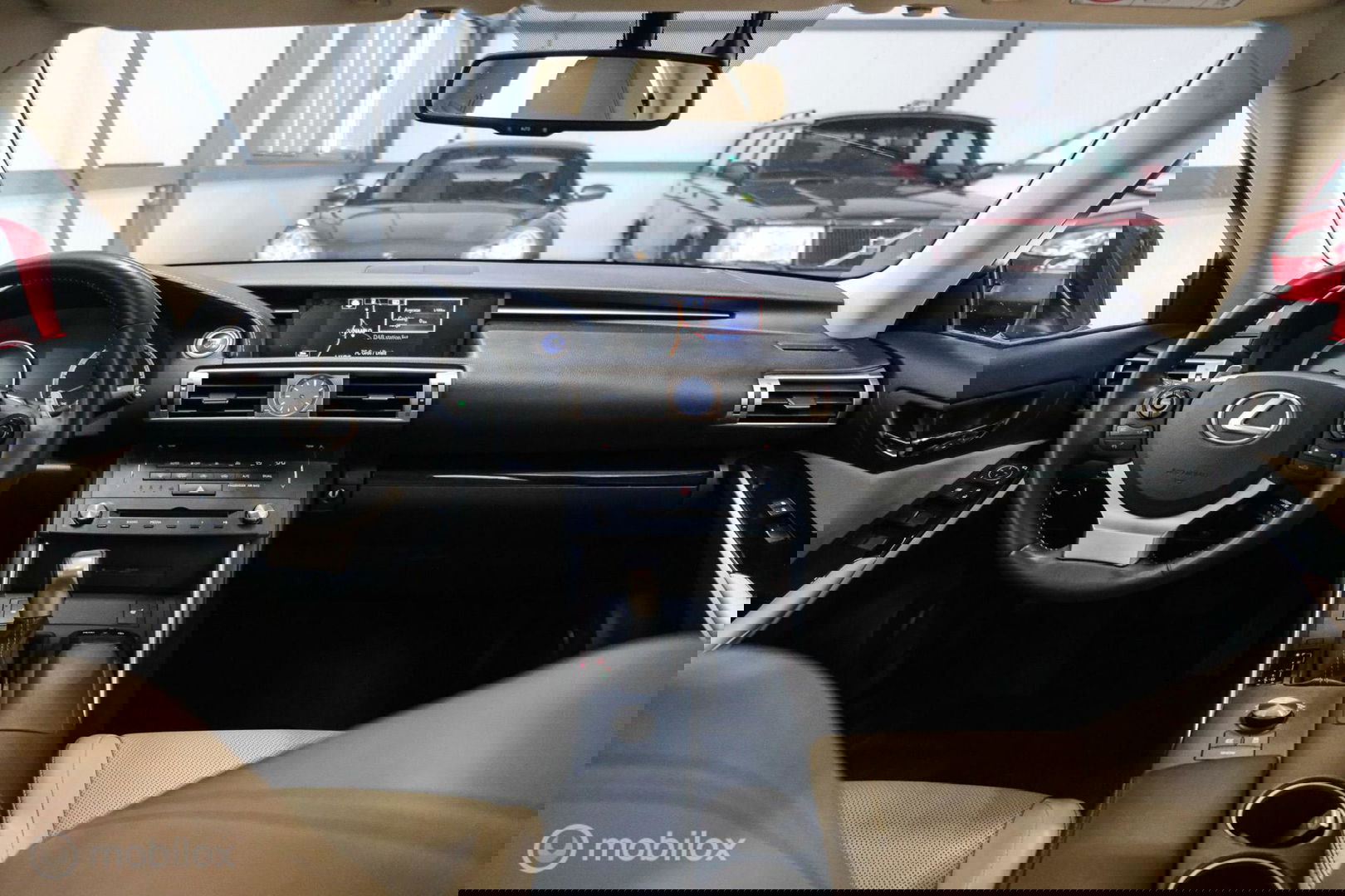 Lexus IS 300h Luxury Line | Dealer OH | Camera | Stoel + stuurwiel verwarming | Clima | LED | rijklaarprijs |