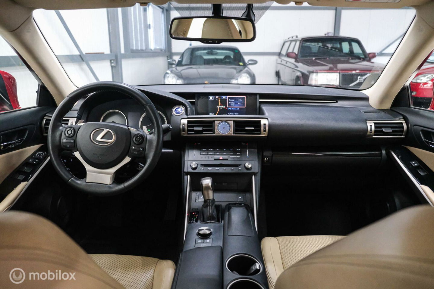 Lexus IS 300h Luxury Line | Dealer OH | Camera | Stoel + stuurwiel verwarming | Clima | LED | rijklaarprijs |