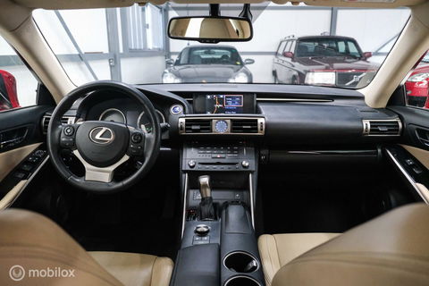 Lexus IS 300h Luxury Line | Dealer OH | Camera | Stoel + stuurwiel verwarming | Clima | LED | rijklaarprijs |