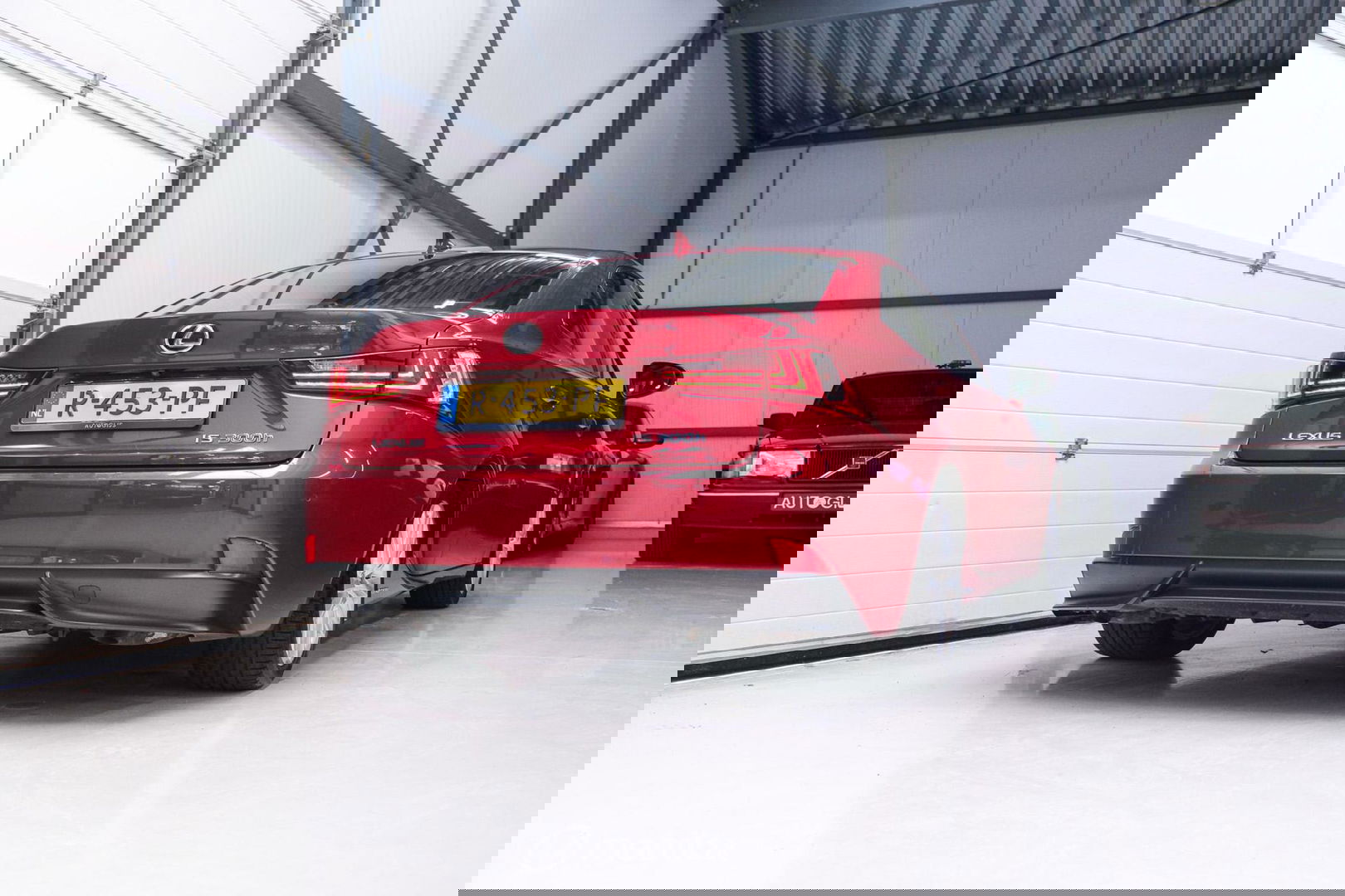 Lexus IS 300h Luxury Line | Dealer OH | Camera | Stoel + stuurwiel verwarming | Clima | LED | rijklaarprijs |