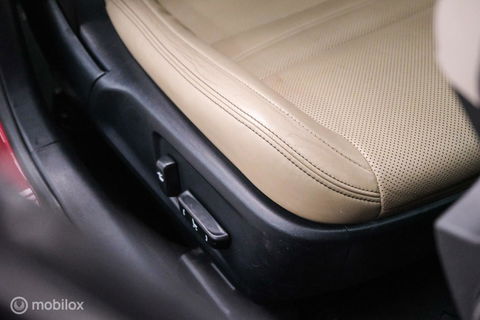 Lexus IS 300h Luxury Line | Dealer OH | Camera | Stoel + stuurwiel verwarming | Clima | LED | rijklaarprijs |