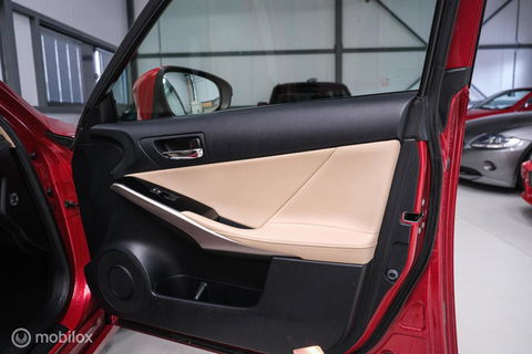 Lexus IS 300h Luxury Line | Dealer OH | Camera | Stoel + stuurwiel verwarming | Clima | LED | rijklaarprijs |