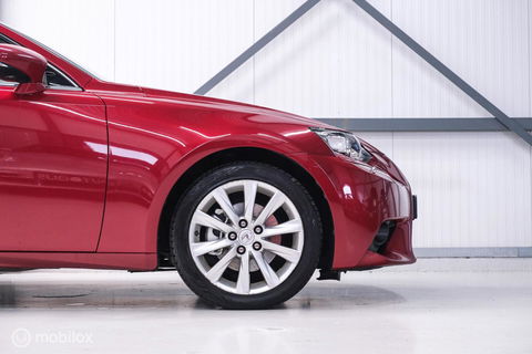 Lexus IS 300h Luxury Line | Dealer OH | Camera | Stoel + stuurwiel verwarming | Clima | LED | rijklaarprijs |