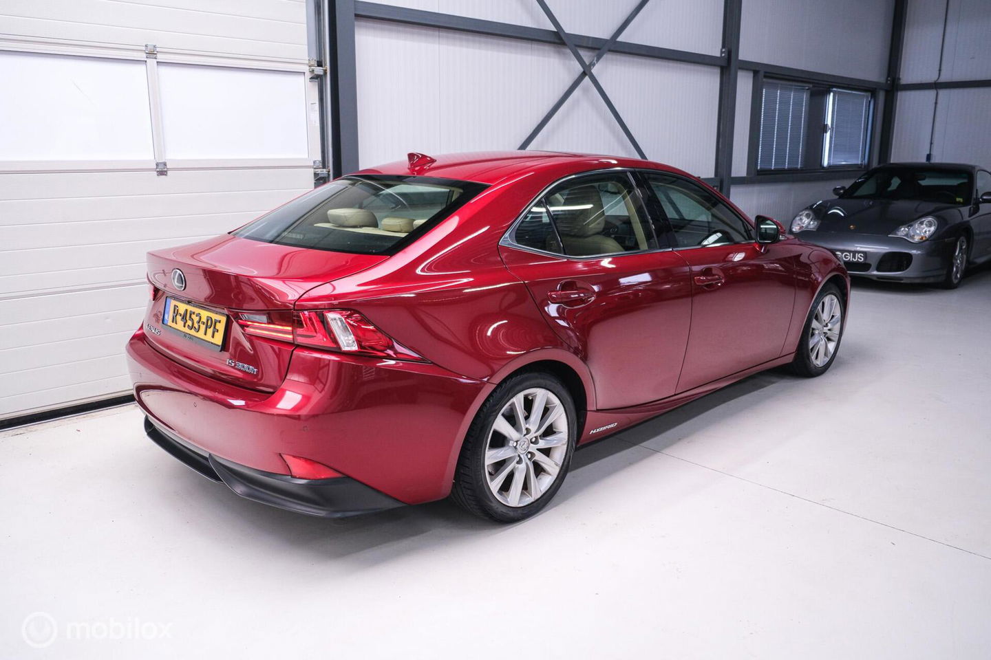 Lexus IS 300h Luxury Line | Dealer OH | Camera | Stoel + stuurwiel verwarming | Clima | LED | rijklaarprijs |