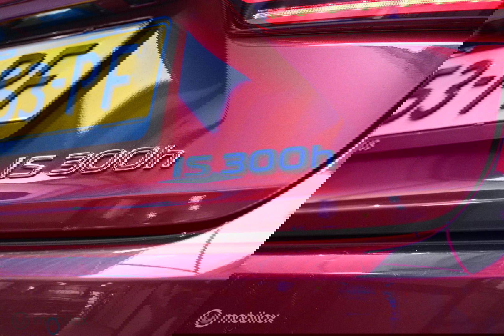 Lexus IS 300h Luxury Line | Dealer OH | Camera | Stoel + stuurwiel verwarming | Clima | LED | rijklaarprijs |