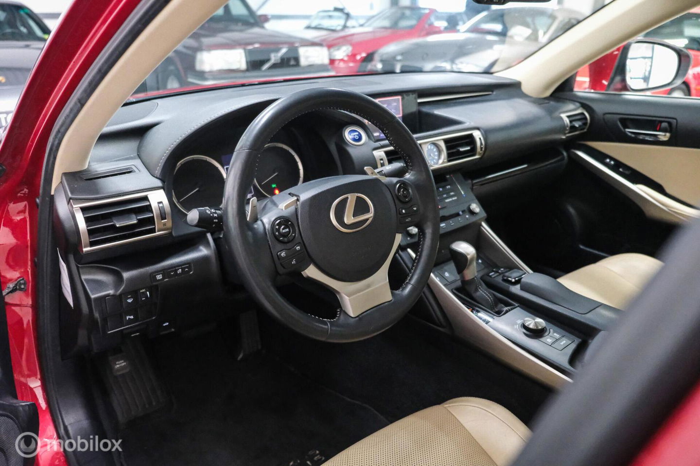 Lexus IS 300h Luxury Line | Dealer OH | Camera | Stoel + stuurwiel verwarming | Clima | LED | rijklaarprijs |