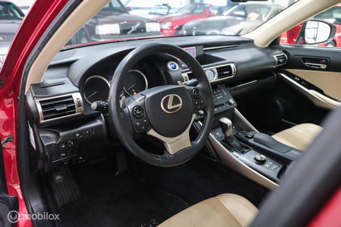 Lexus IS 300h Luxury Line | Dealer OH | Camera | Stoel + stuurwiel verwarming | Clima | LED | rijklaarprijs |