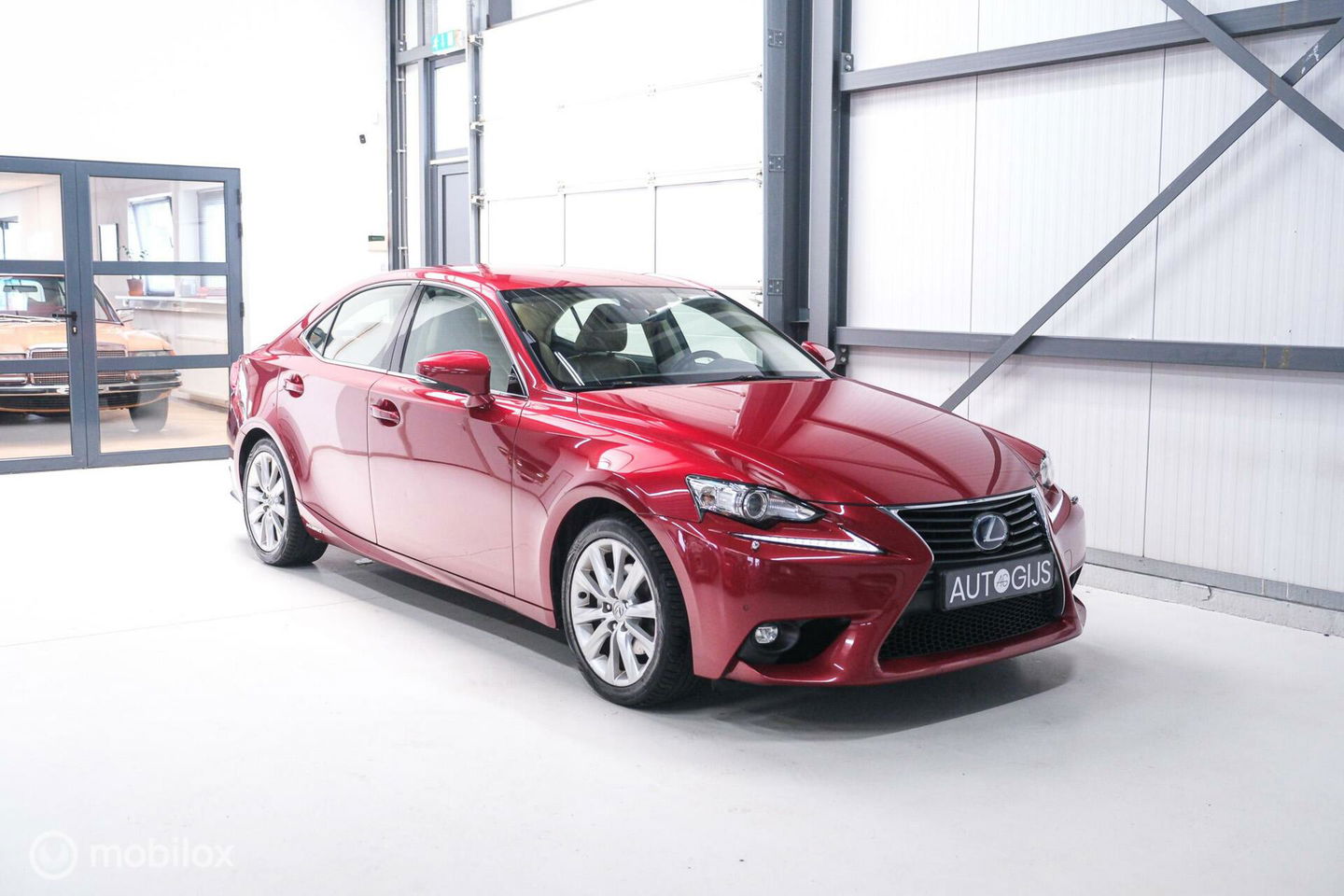 Lexus IS 300h Luxury Line | Dealer OH | Camera | Stoel + stuurwiel verwarming | Clima | LED | rijklaarprijs |