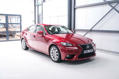 Lexus IS 300h Luxury Line | Dealer OH | Camera | Stoel + stuurwiel verwarming | Clima | LED | rijklaarprijs |