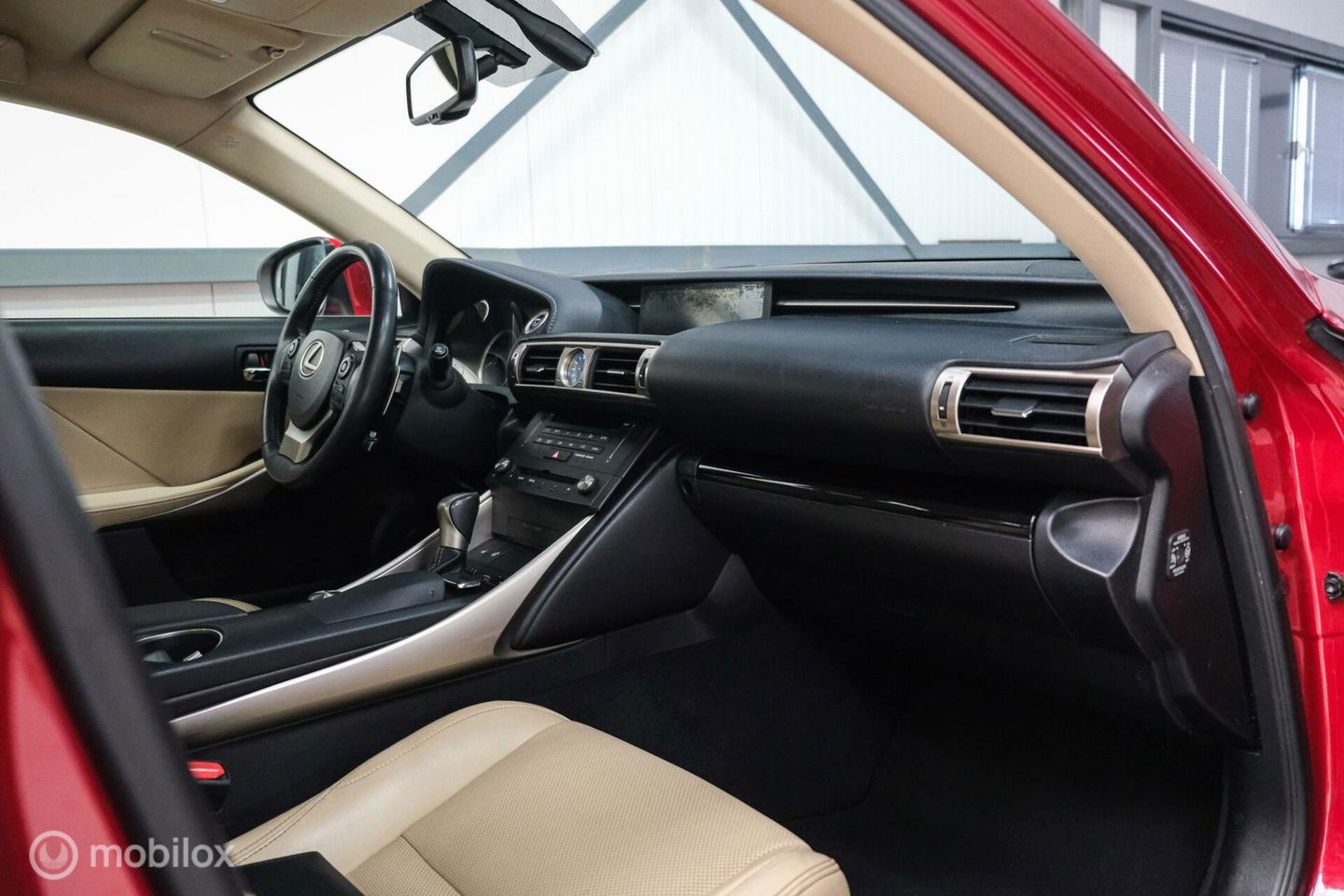 Lexus IS 300h Luxury Line | Dealer OH | Camera | Stoel + stuurwiel verwarming | Clima | LED | rijklaarprijs |