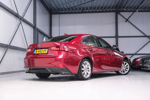 Lexus IS 300h Luxury Line | Dealer OH | Camera | Stoel + stuurwiel verwarming | Clima | LED | rijklaarprijs |