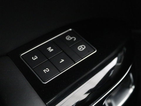 Land Rover Range Rover 4.4 SDV8 Autobiography | Panoramadak | Adaptive cruise | Leder | Meridian | 360 camera | Stoelventilatie | Head-Up | Massage