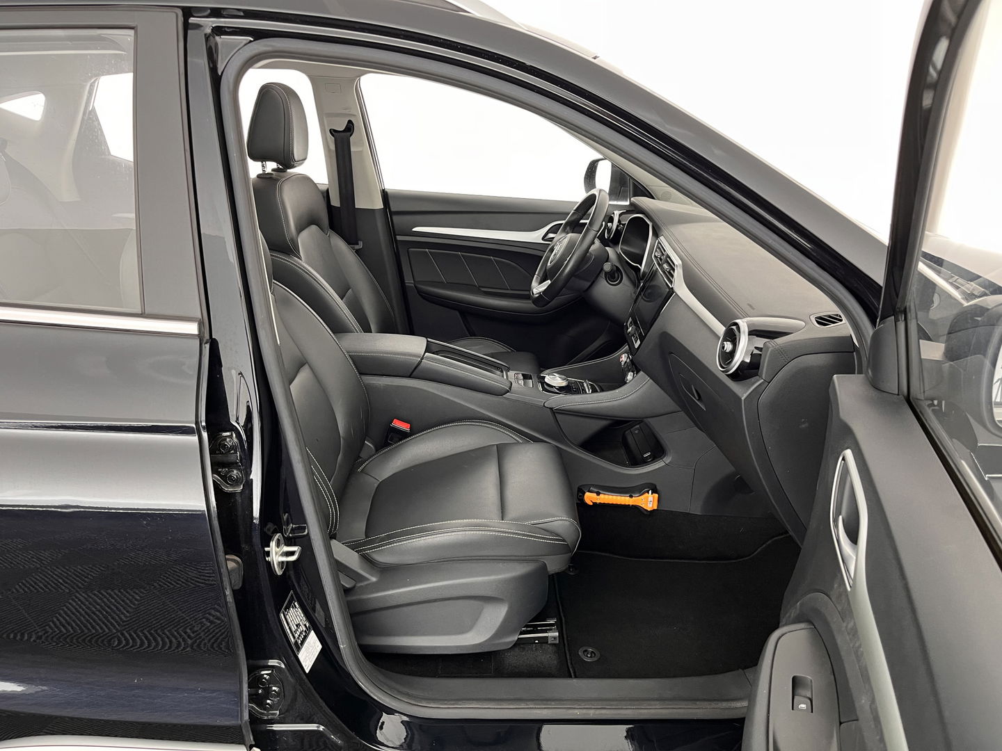 MG ZS EV Luxury 45 kWh (INCL-BTW) *PANO | FULL-LEATHER | CCS-FASTLOADER | KEYLESS | NAVI-FULLMAP | ADAPTIVE-CRUISE | CAMERA | HEATED-SPORTSEATS | CARPLAY | BLINDSPOT | DAB | LANE-ASSIST | 17"ALU*